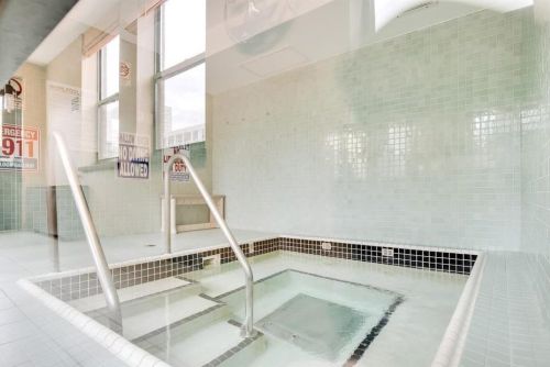 401 1st St, Minneapolis MN  55401-2518 exterior