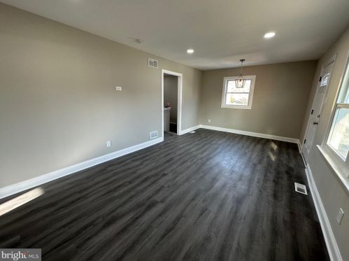 2 Holden Dr, New Castle, DE 19720-4032
