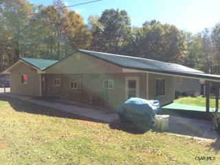 415 Newcomer Ln, Windber, PA 15963-3316