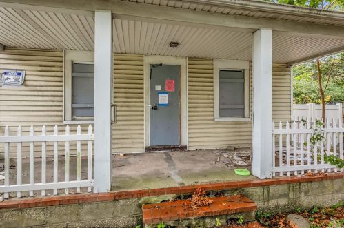 1075 Waverly Ave, Holtsville NY  11742-1101 exterior