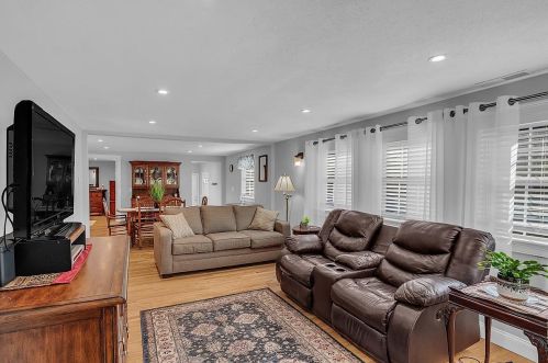 74 Millville St, Salem NH  03079-2620 exterior