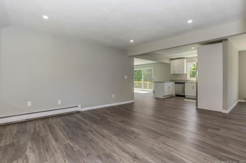 3 Marlin Dr, Waterford CT  06385-2605 exterior