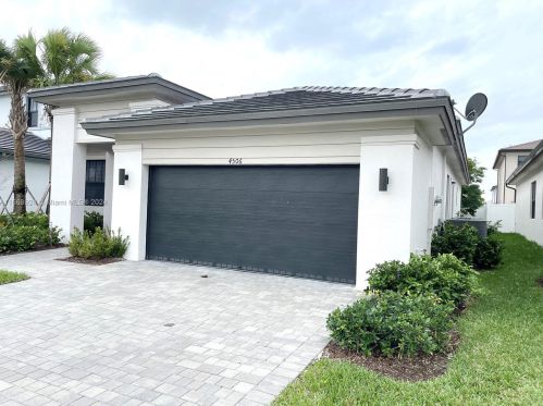 4506 174th Ave, Hollywood, FL 33029-5551