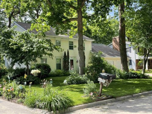 422 Stonehedge Rd, Green Bay, WI 54302-5225