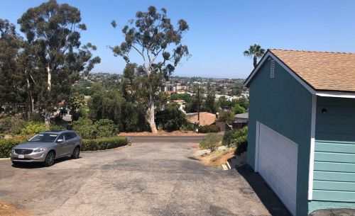 225 Ocean View Dr, Vista, CA 92084-6051
