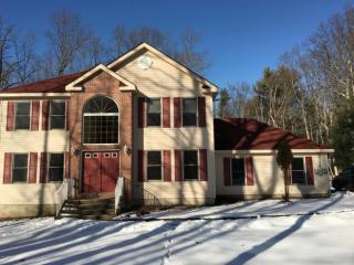 158 Hawthorne Dr, Milford PA  18337-7042 exterior