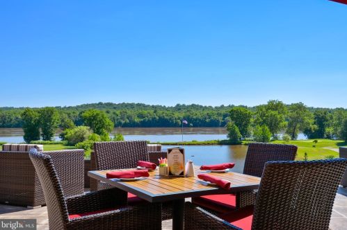 43527 Butler Pl, Leesburg VA 20176-7428 exterior