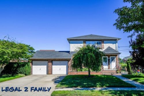 77 1st St, New Hyde Park NY  11040-4415 exterior