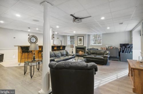 4 Newlin Way, Glen Mills PA  19342-1259 exterior