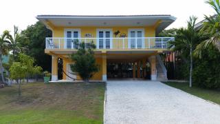 425 4th Rd, Key Largo FL  33037-4804 exterior