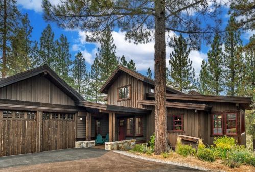 11082 Meek Ct, Truckee CA  96161-2979 exterior