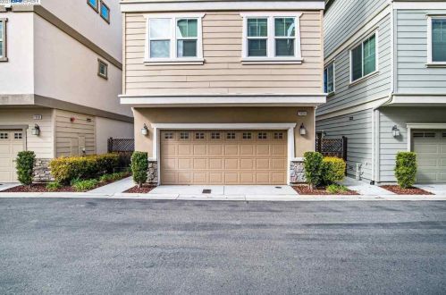 7056 Mariposa Ln, Pleasanton CA  94568-2569 exterior