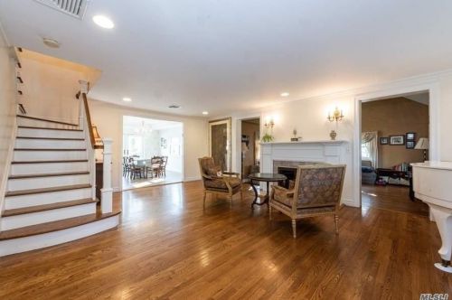 997 Allen Ln, Woodsburgh, NY 11598-1704