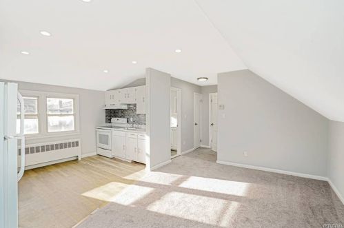 17 Caldwell St, Huntington Station NY 11746-1859 exterior