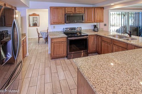 2261 Rainbow Vis Dr, Tucson AZ 85712-2914 exterior