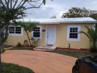 2435 Grant St, Hollywood FL  33020-3411 exterior