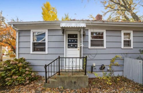 29 Loomis St, Milford, CT 06460-4135