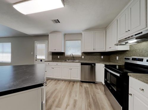 16333 Sun View Ln, Conroe TX  77302-5564 exterior
