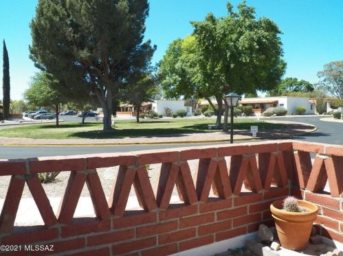 423 Paseo Lobo, Green Valley AZ  85614-0703 exterior