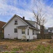 19 Navesink Ave, Middletown NJ 07748-5633 exterior