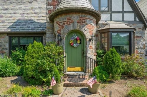 716 Avenue C, Bayonne, NJ 07002-2806