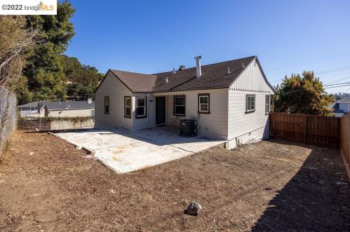 2809 99th Ave, Oakland CA  94605-4814 exterior