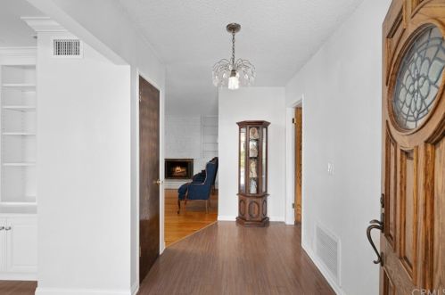 1013 El Dorado Dr, Fullerton, CA 92835-3723