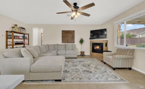 8001 Finchley Ct, Vacaville CA  95687-8253 exterior