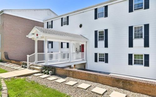 303 Camelot Dr, Pittsburgh, PA 15237-4968