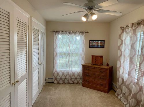 7 Harvey Rd, Londonderry NH  03053-7412 exterior