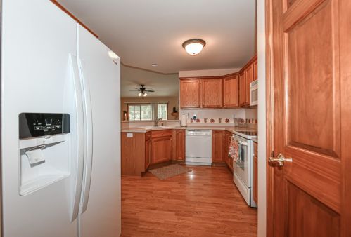 618 Park Dr, Waterford WI  53185-2890 exterior