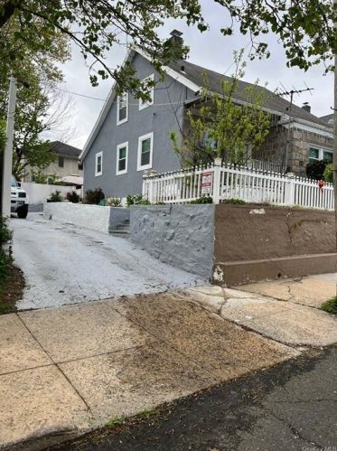 309 Locust St, Mount Vernon, NY 10550-1016