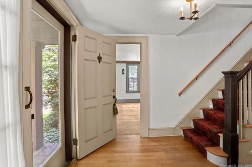 1832 Huntington Tpke, Bridgeport, CT 06611-5115
