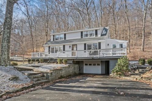 388 Cedar Hill Rd, Fishkill NY  12524-2439 exterior