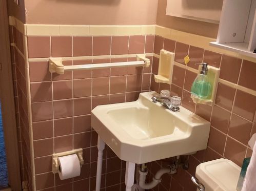 135 Clubvue Dr, Pittsburgh PA  15122-1923 exterior