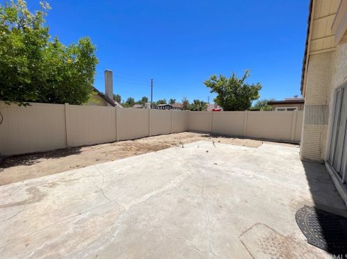 27144 Rio Prado Dr, Santa Clarita, CA 91354-2256