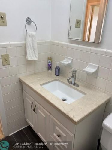 1800 16th Ave, Hollywood FL  33020-2547 exterior