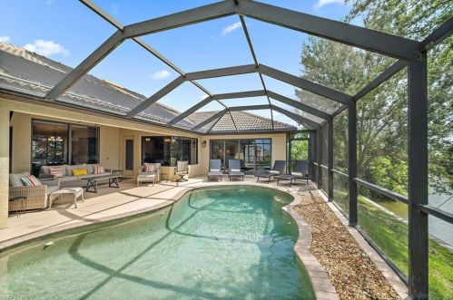 218 15th Ter, Cape Coral, FL 33909-1104
