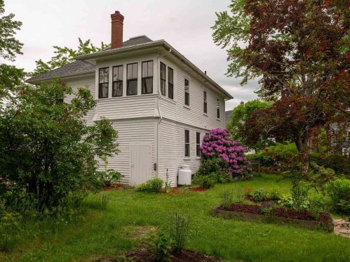 15 Pearl St, Dover NH  03820-3146 exterior