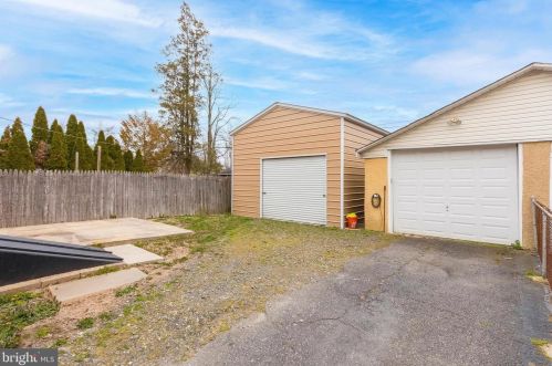 959 Kingsman Rd, Boothwyn, PA 19061-3122