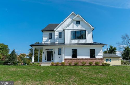 696 Henderson Rd, Norristown, PA 19406-1932