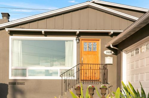 2435 Frankfort St, San Diego CA 92110-3314 exterior