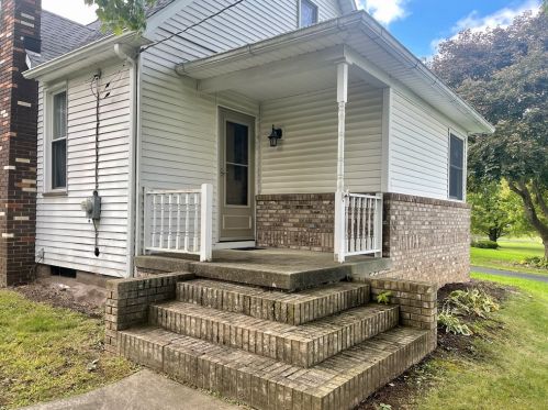 2706 Old Pittsburgh Rd, New Castle, PA 16101-6091