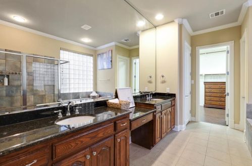 2209 Roadrunner Dr, Lewisville TX  75022-7885 exterior