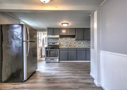 114 New Haven Ave, Derby CT 06418-2161 exterior