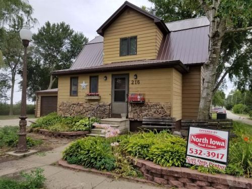 216 5th St, Clarion, IA 50525-1517