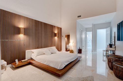 3586 143rd Ave, Hollywood FL  33027-4704 exterior