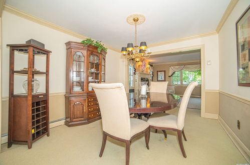 120 Lakeside Dr, Oakdale NY  11769-2250 exterior