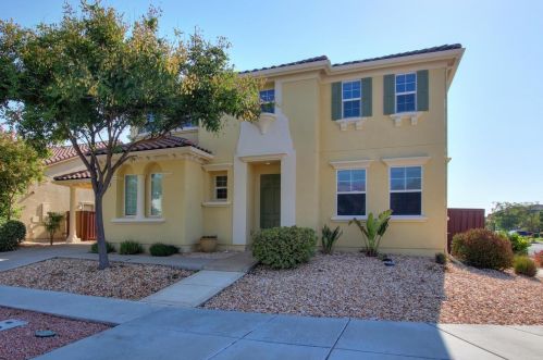 1741 Campos Ave, Woodland CA  95776-5327 exterior