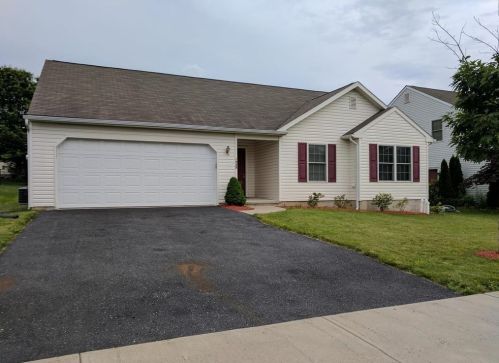 1948 Beaujolais Pl, Easton, PA 18045-5494
